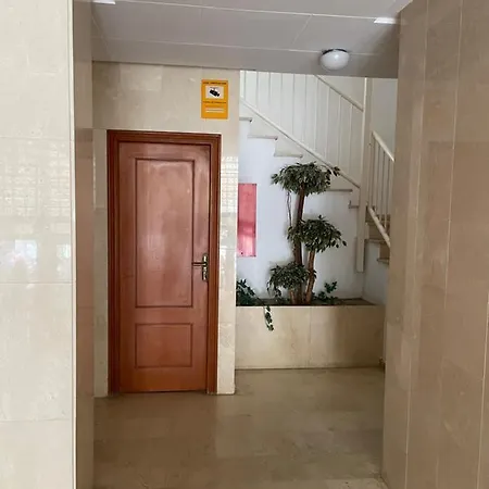 Апартаменты Monserrat Торевьиа